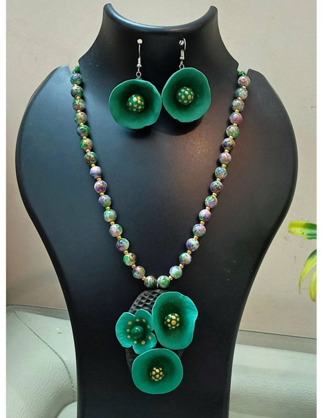 Green Petal Necklace Set