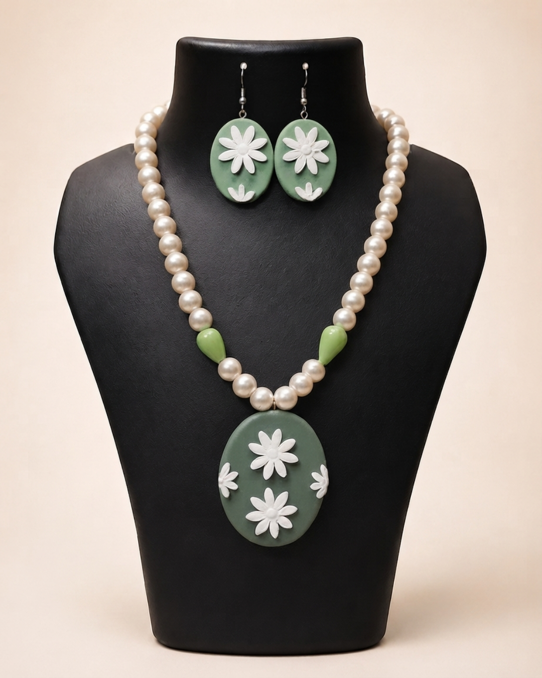 Sage Daisy Oval Necklace Set