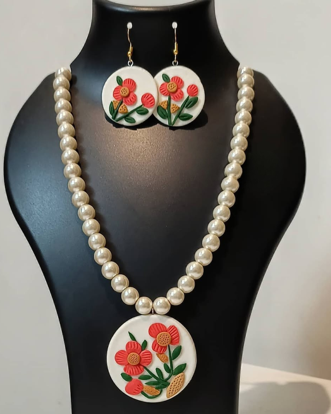 Ivory Floral Disc Necklace Set