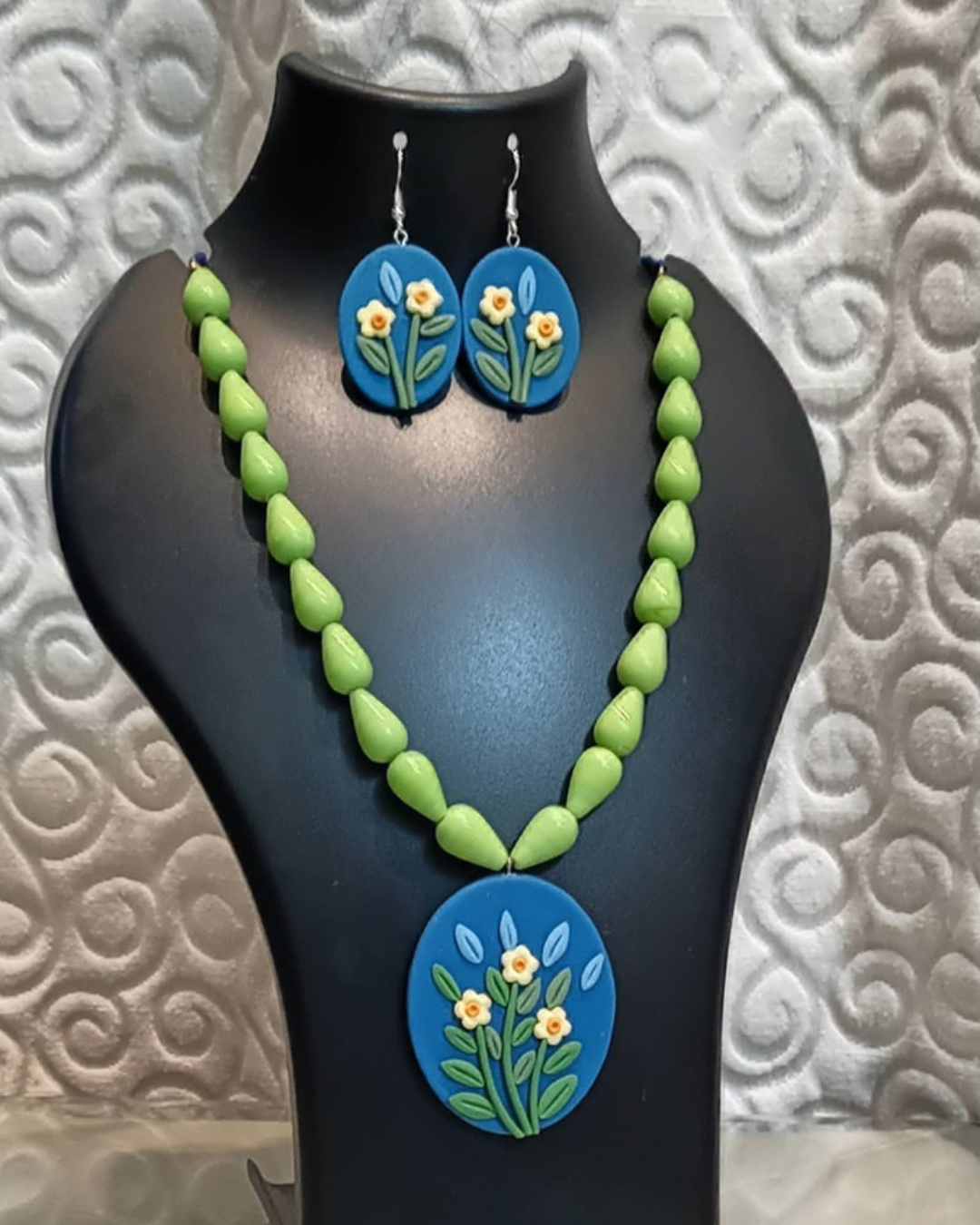 Blue Meadow Oval Necklace Set