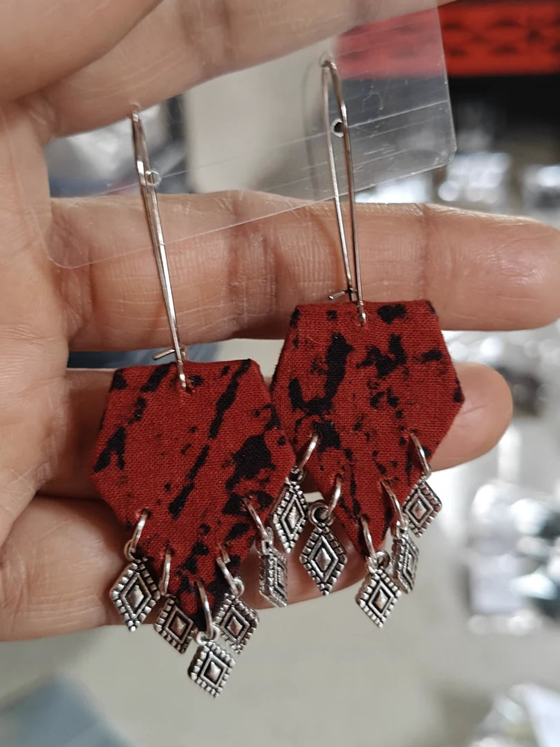 Crimson Splatter Pentagons – Wire